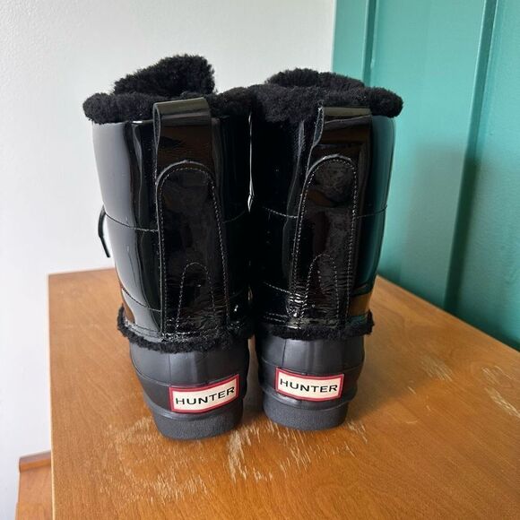 Hunter Women’s Black Original Patent Leather Shearling Lined Lace-up Boot - Picture 6 of 10